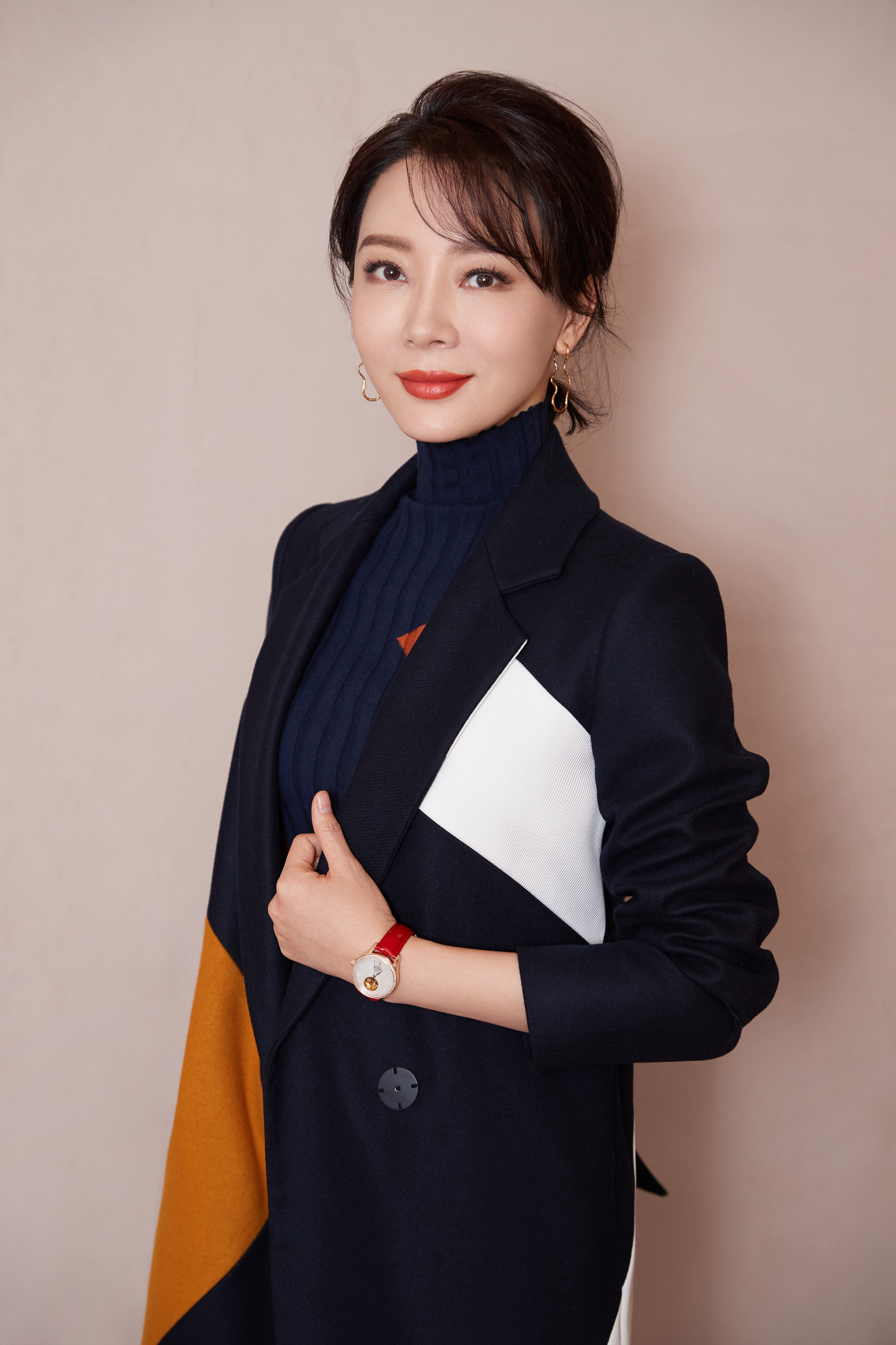 爵尼女神(镂空)系列女士轻奢腕表代言人 陈数